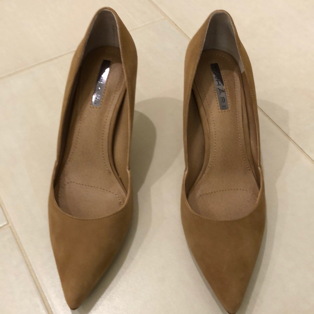 Tahari Suede pumps